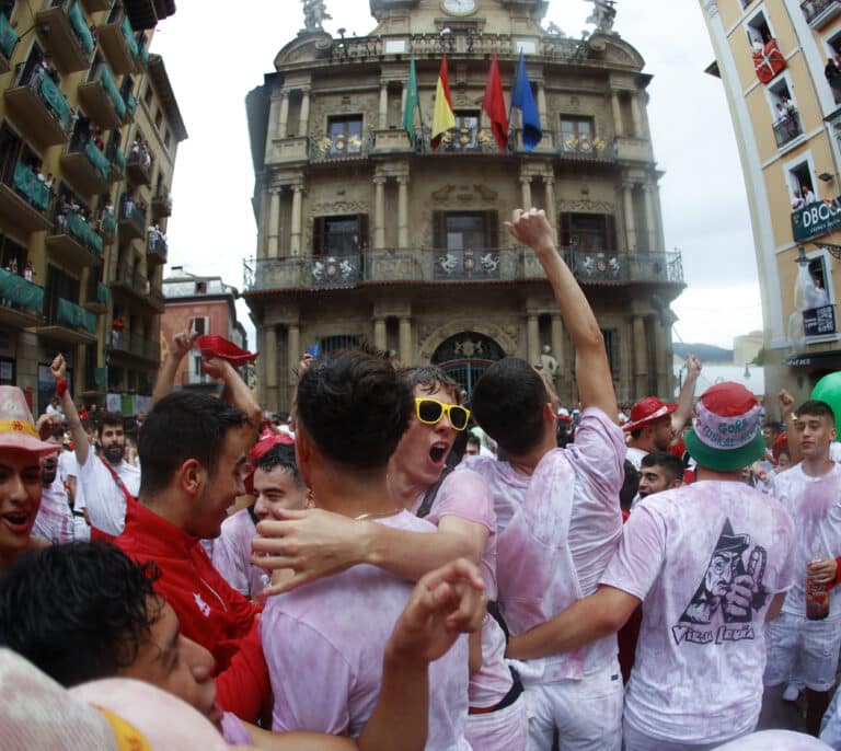 Y el chupinazo estalló 1.094 días después, "¡Viva San Fermín!"