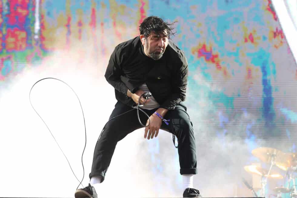El cantante del grupo estadounidense, Deftones, Chino Moreno, durante su actuación hoy jueves en el Mad Cool Festival de Madrid.