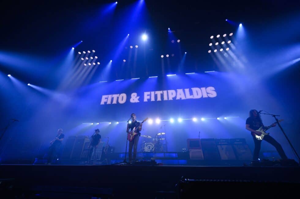 La banda Fito & Fitipaldis durante el concierto ofrecido este sábado en el Palacio de los Deportes de Santander.