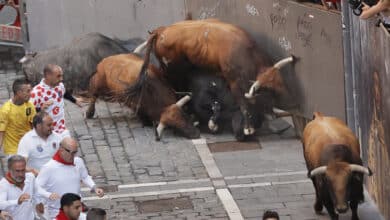 Peligroso encierro de Cebada Gago en Pamplona con tres corneados 