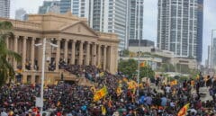 El descenso al colapso y la revolución en Sri Lanka, el país que estalló por la gasolina y la crisis