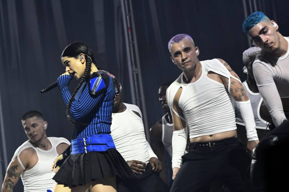 La cantante Rosalia durante el concierto que ha ofrecido hoy miércoles en el recinto ferial de Almería, donde ha iniciado su gira mundial "Motomami world Tour".