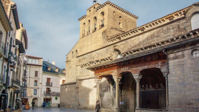 Buscan en Jaca al presunto asesino de dos profesores en Francia Catedral de San Pedro. Jaca, España