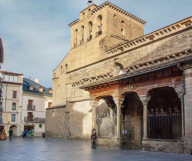 Buscan en Jaca al presunto asesino de dos profesores en Francia