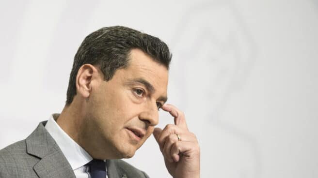 Dos-consejerías-más-mayoría-mujeres-cuatro-independientes-nuevo-gobierno-Juanma-Moreno El presidente de la Junta de Andalucía, Juanma Moreno, durante su comparecencia hoy en Sevilla