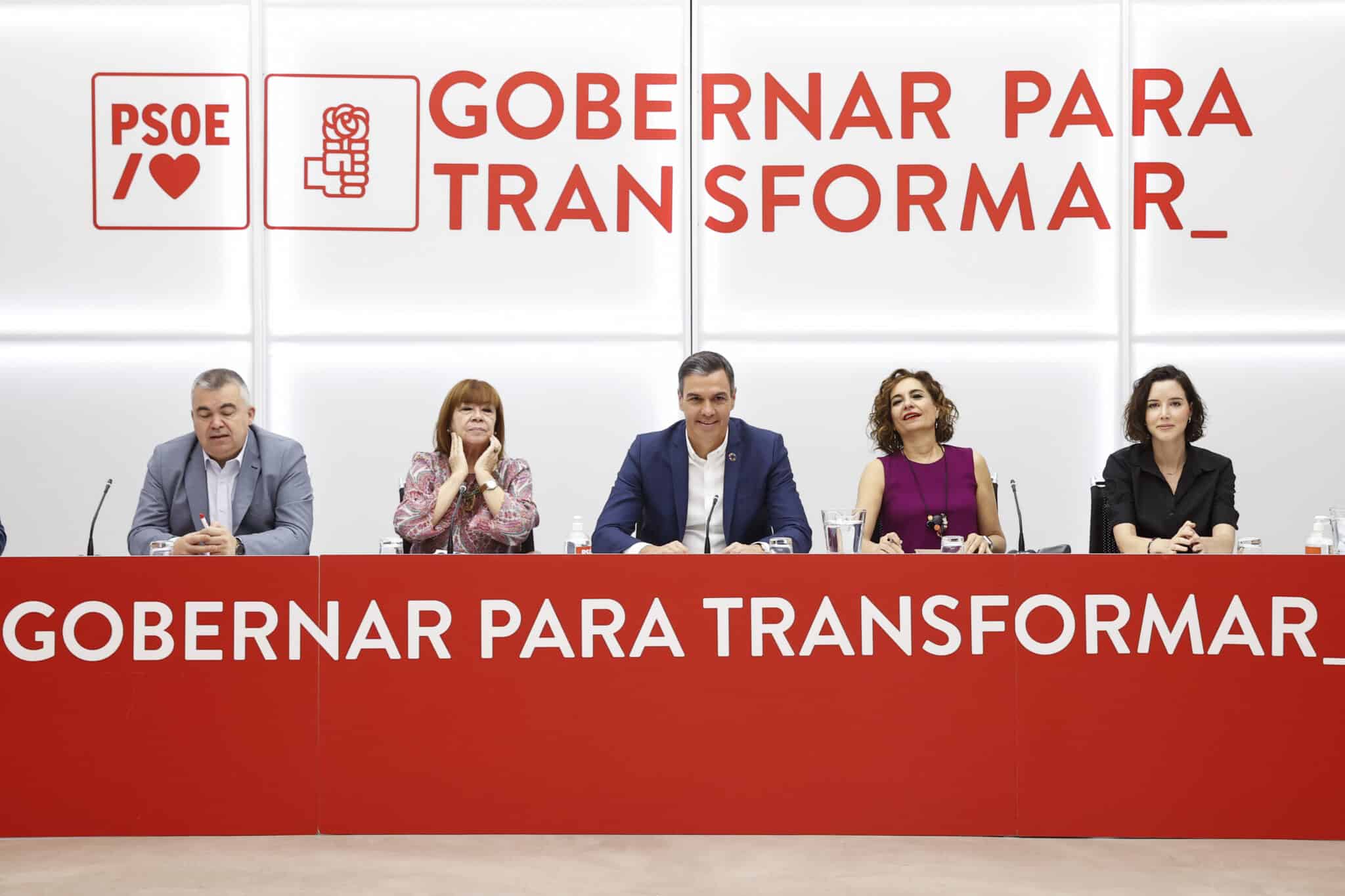 El presidente del Gobierno, Pedro Sánchez (c), preside la reunión de la Ejecutiva Federal del PSOE celebrada este viernes en la sede socialista de la calle Ferraz.