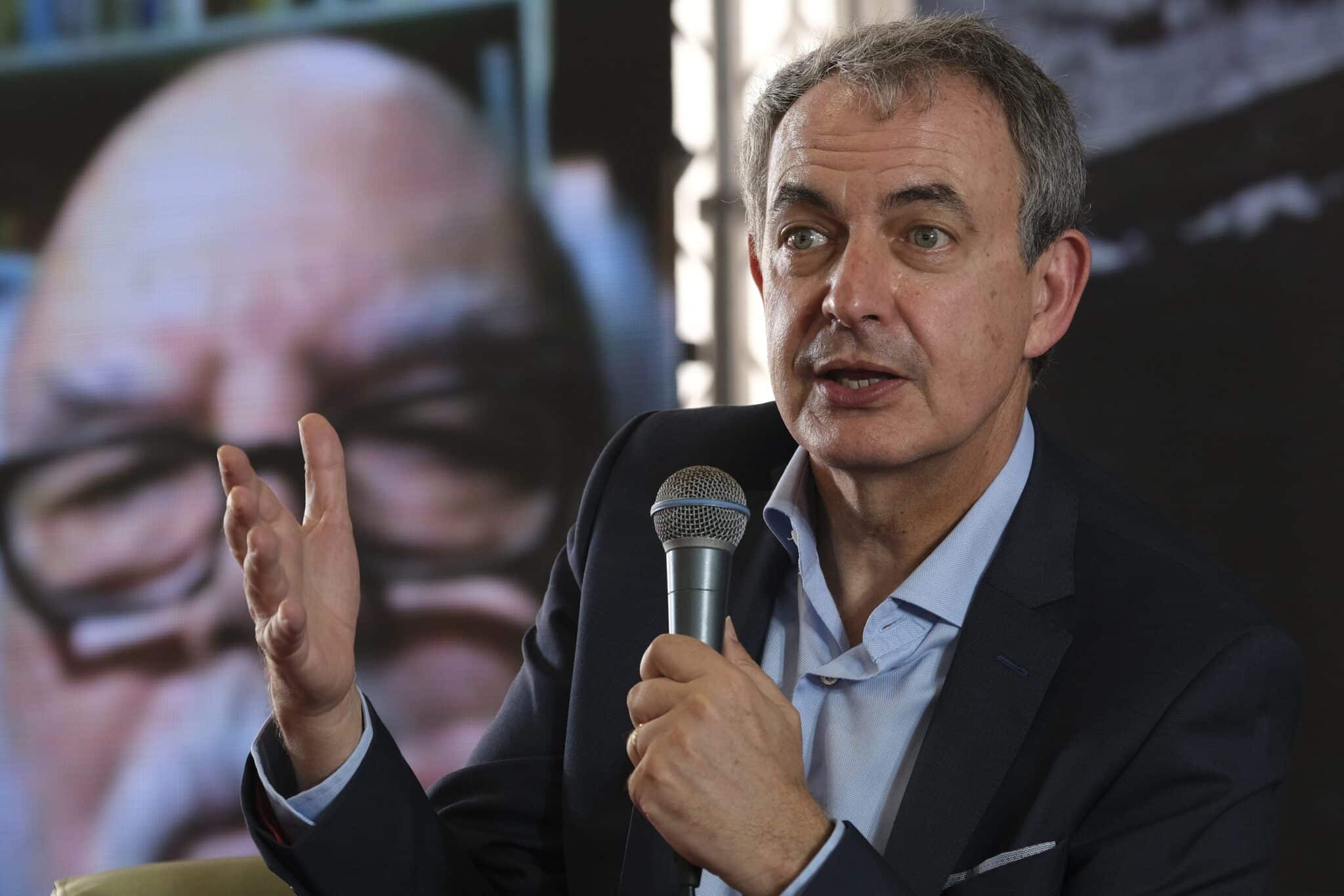 El expresidente del Gobierno José Luis Rodríguez Zapatero, este sábado durante la Semana Negra de Gijón, en el conversatorio "Borges, una literatura"