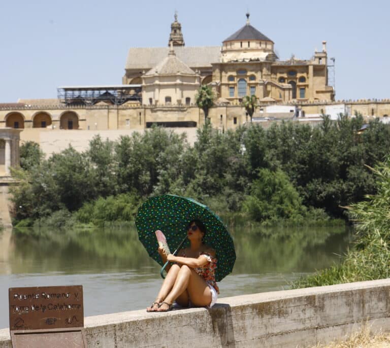 Las temperaturas bajan hoy en casi toda España pero seguirán altas en el tercio este y Baleares, rondando los 40º