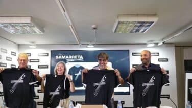 Camisetas negras y críticas a los partidos para recuperar la manifestación masiva de la Diada