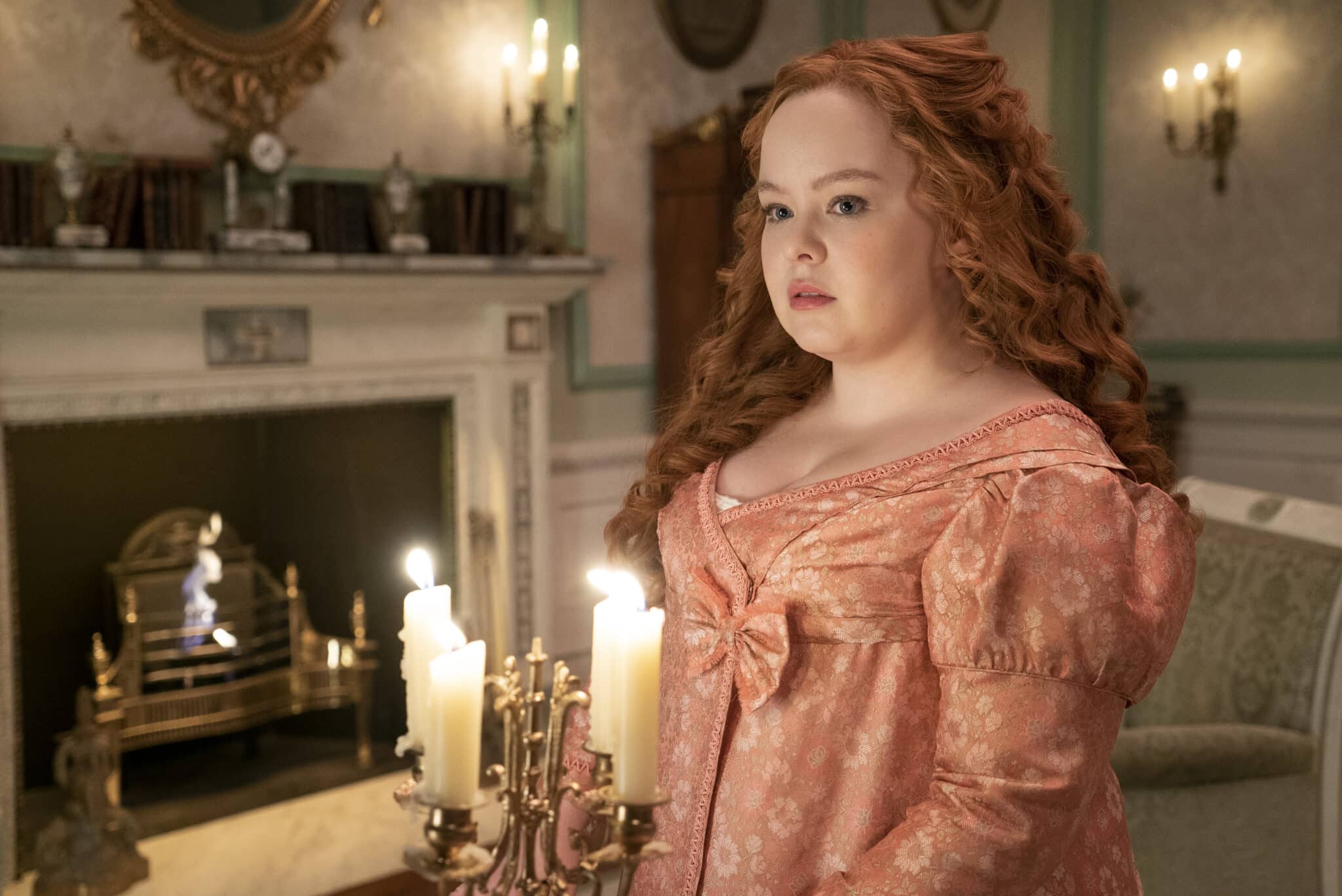 Nicola Coughlan como Penelope Featherington en el episodio 2x01