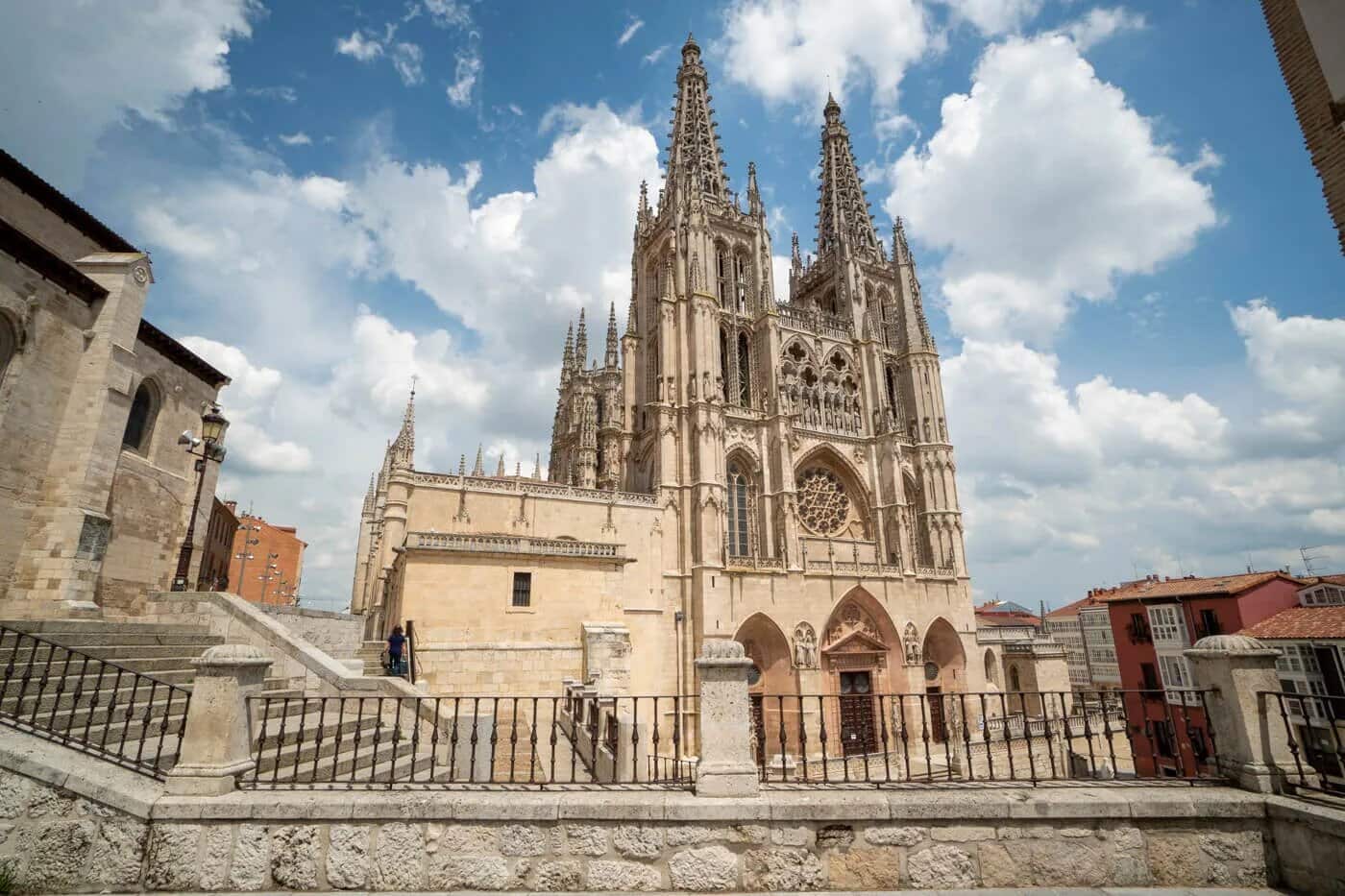 El Papamoscas, los restos del Cid y las puertas de Antonio López, lo que esconde la Catedral de Burgos