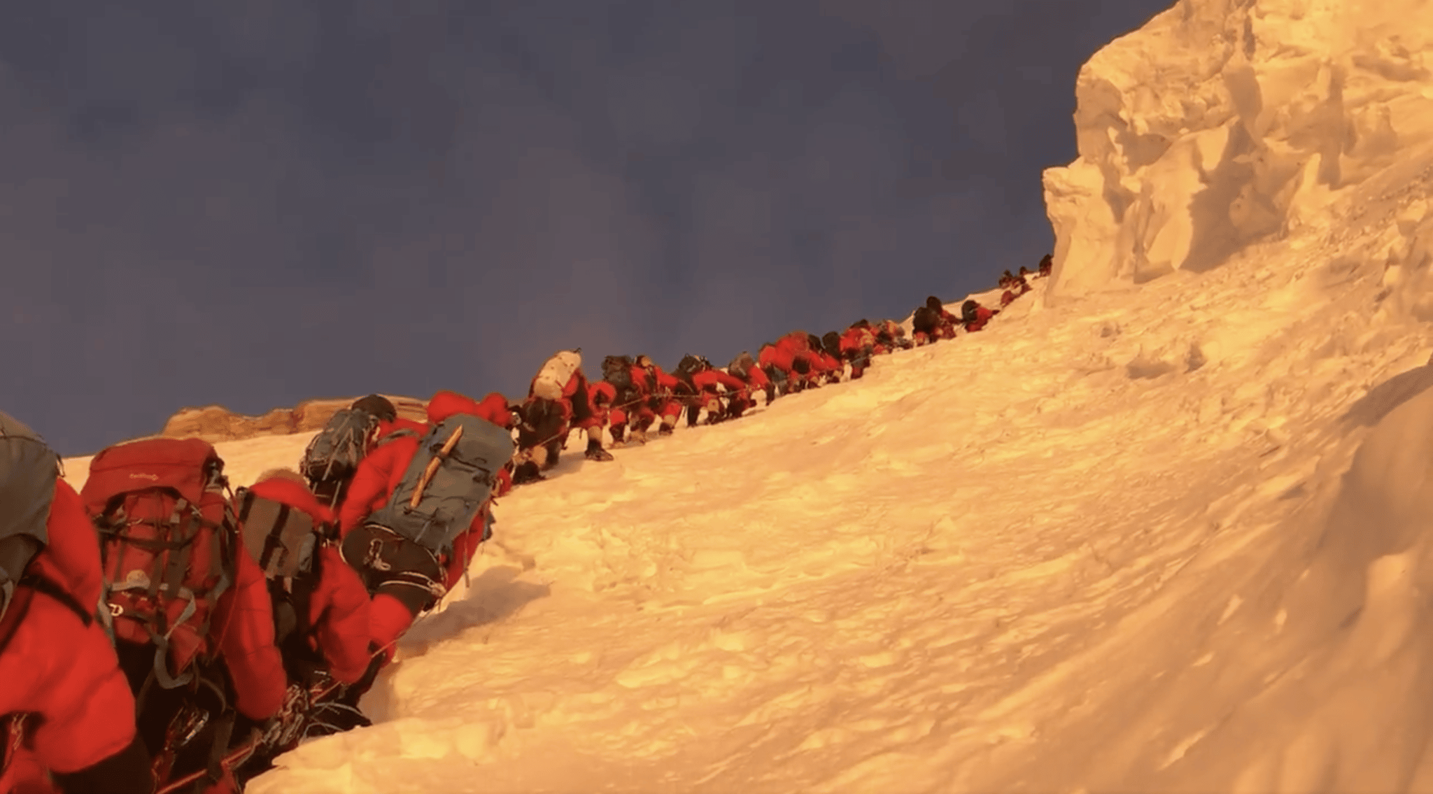 Atasco hacia la cumbre del K2