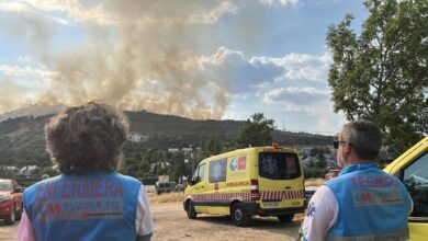 La Guardia Civil desaloja una urbanización de Collado Mediano por un incendio