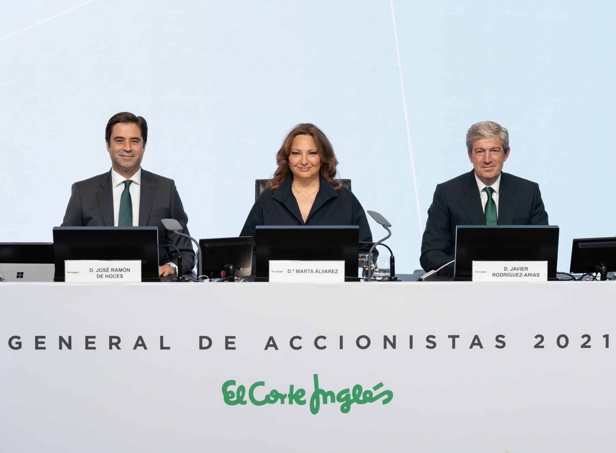 De izquierda a derecha, José Ramón de Hoces, Marta Álvarez, y Javier Rodríguez Arias.