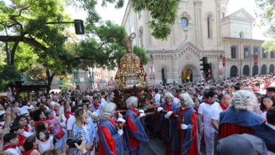 Juerga y devoción por San Fermín, el falso patrón decapitado
