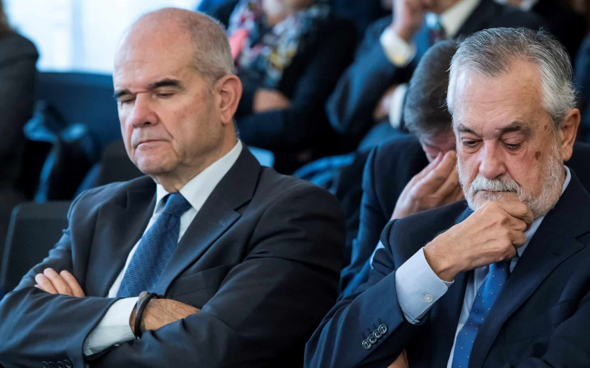 Los ex presidentes andaluces Manuel Chaves y José Antonio Griñán, en una de las sesiones del juicio.