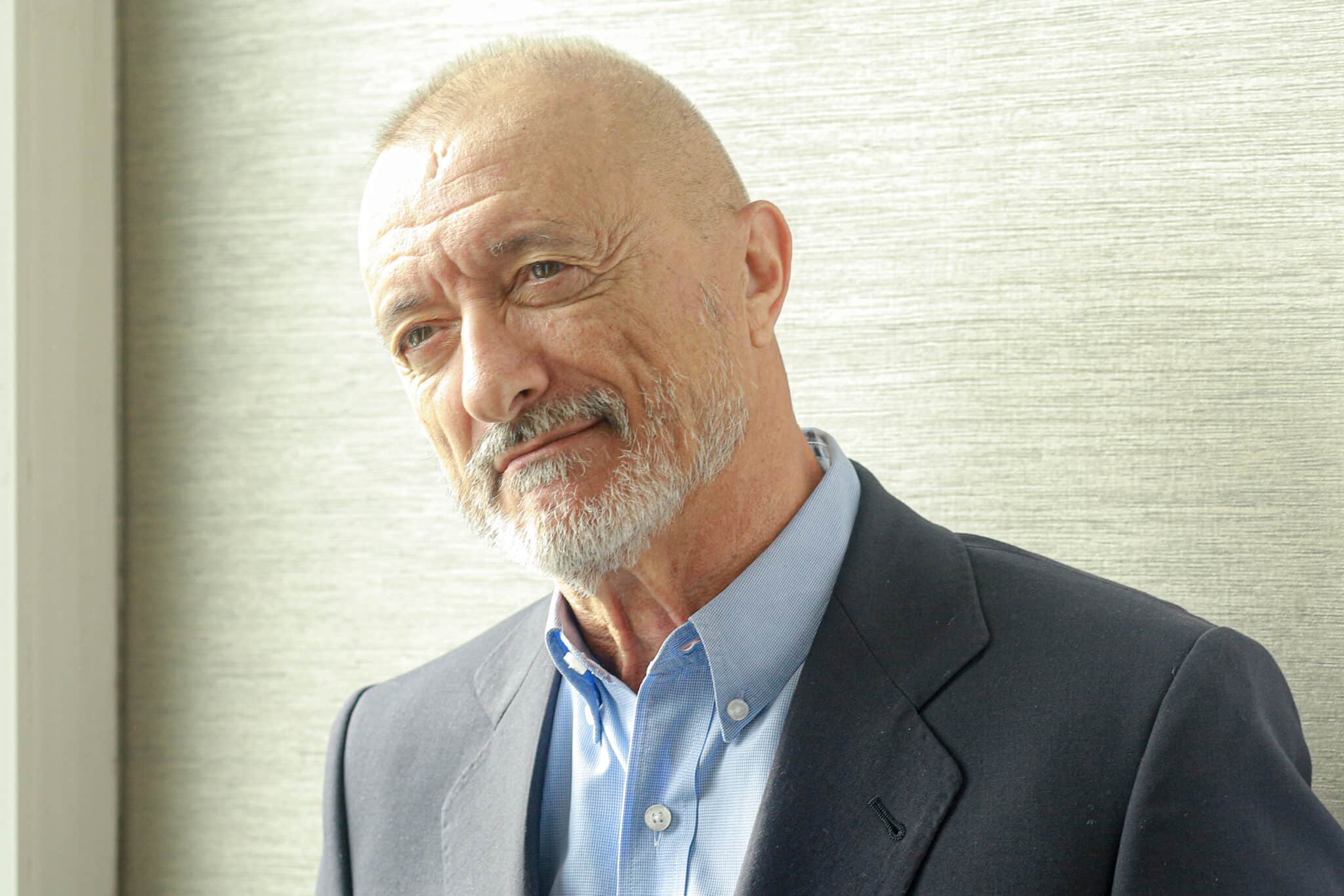 Retratos de escritor Arturo Pérez-Reverte durante una entrevista para Europa Press