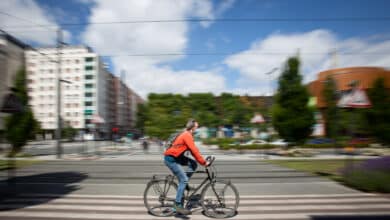 Corbatas, bicicletas y ropa, la receta institucional por el ahorro energético