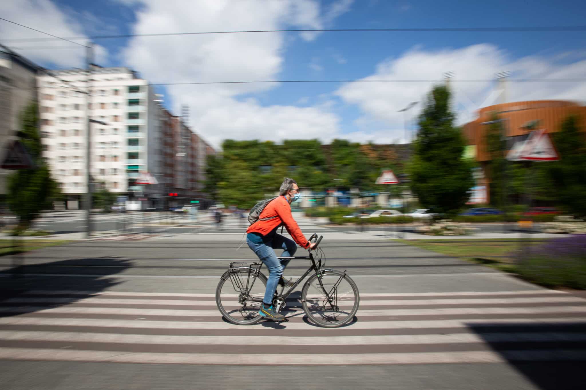 Corbatas, bicicletas y ropa, la receta institucional por el ahorro energético