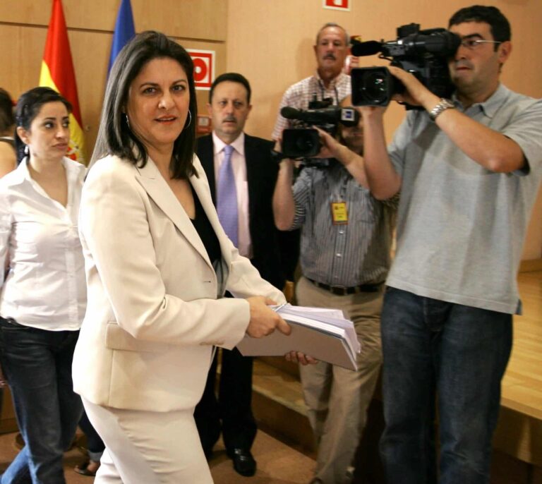La exministra Trujillo reaparece en un curso en Tánger para hablar del 'Sáhara marroquí'