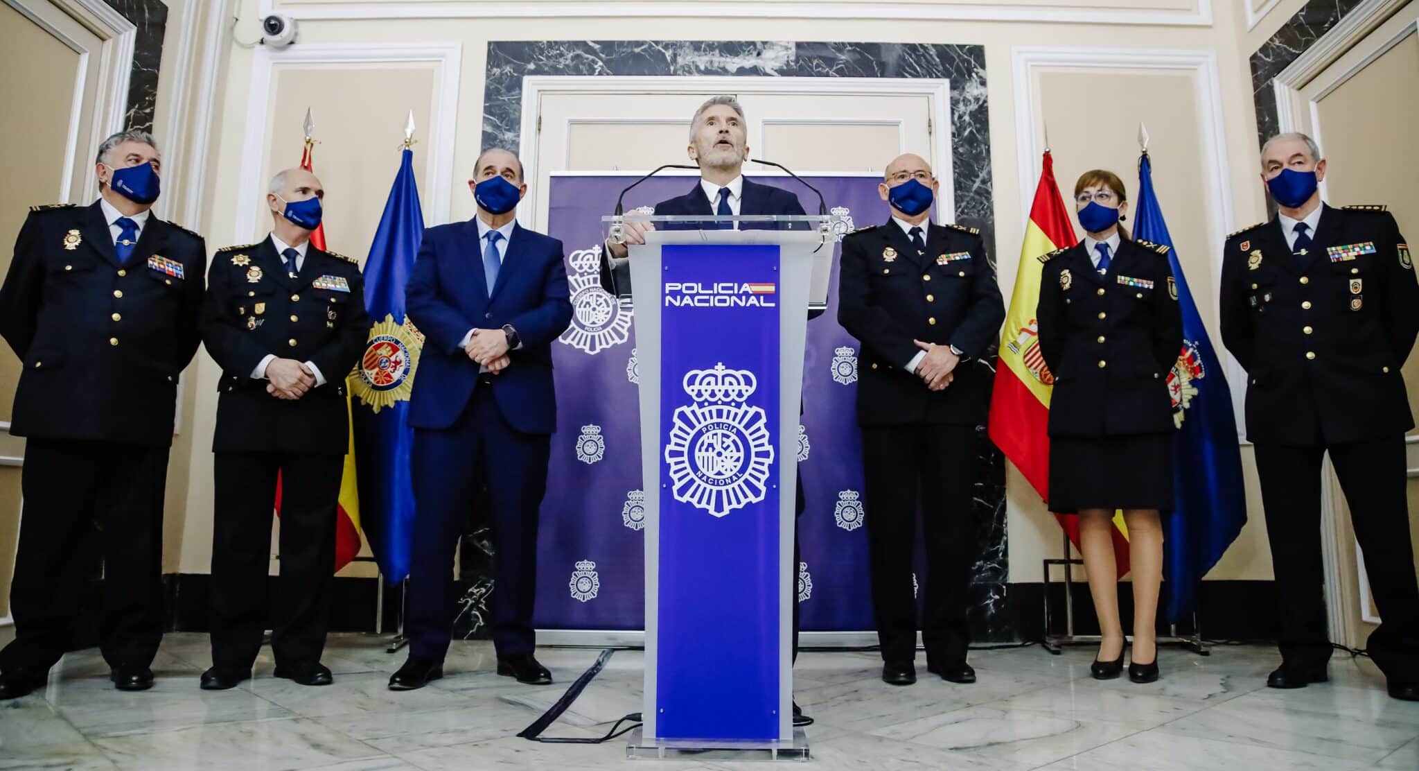 El ministro Grande-Marlaska y el director de la Policía, Pardo Piqueras, en un acto con mandos.