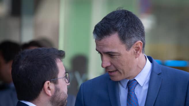 El presidente de la Generalitat, Pere Aragonès (i) y el presidente del Gobierno, Pedro Sánchez (d)