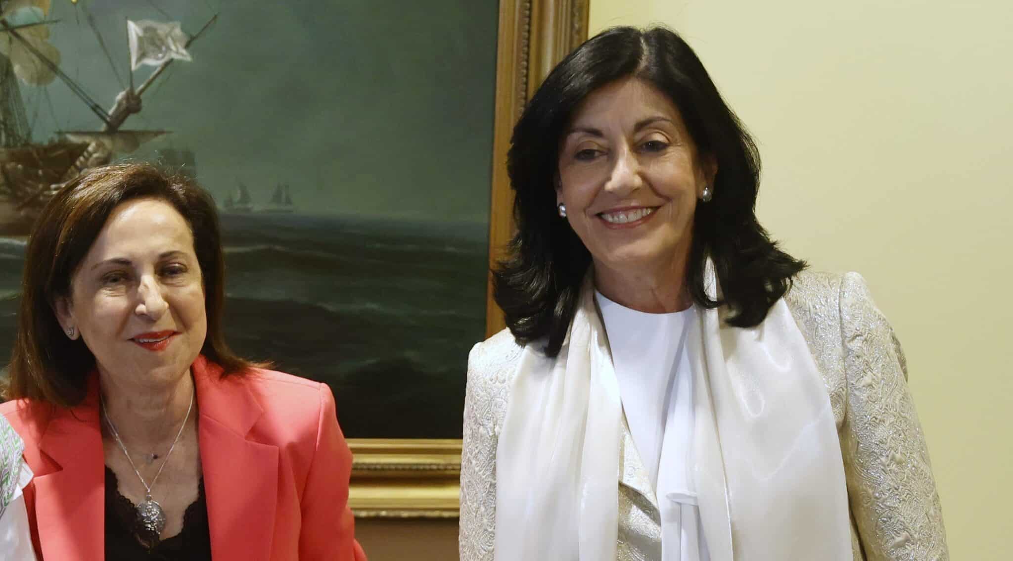 La ministra de Defensa, Margarita Robles, y la directora del CNI, Esperanza Casteleiro.