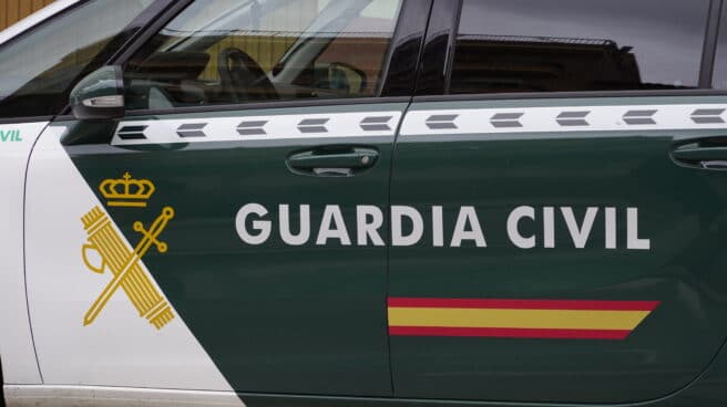 Vehículo de la Guardia Civil en las inmediaciones del dispositivo puesto en marcha para buscar a un joven desaparecido en julio de 2021