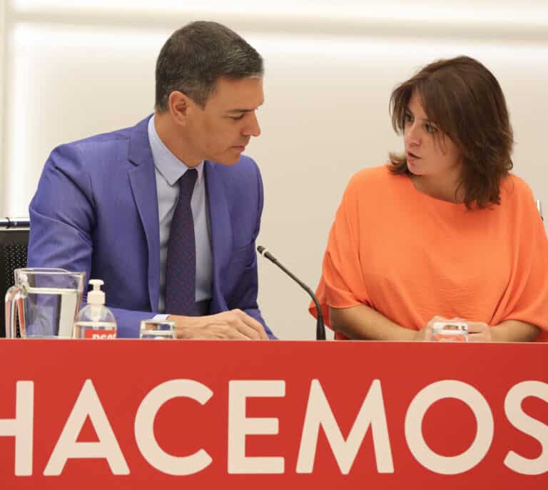 Sánchez agradece la entrega de Lastra como una "socialista ejemplar" tras su dimisión