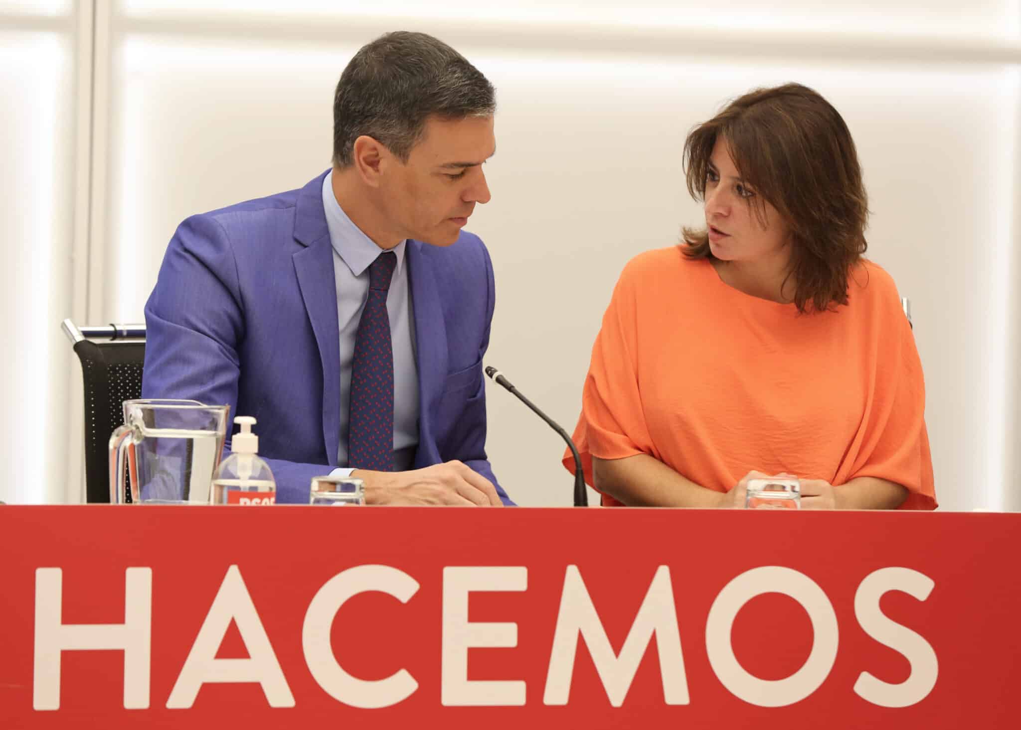 Sánchez agradece la entrega de Lastra como una "socialista ejemplar" tras su dimisión