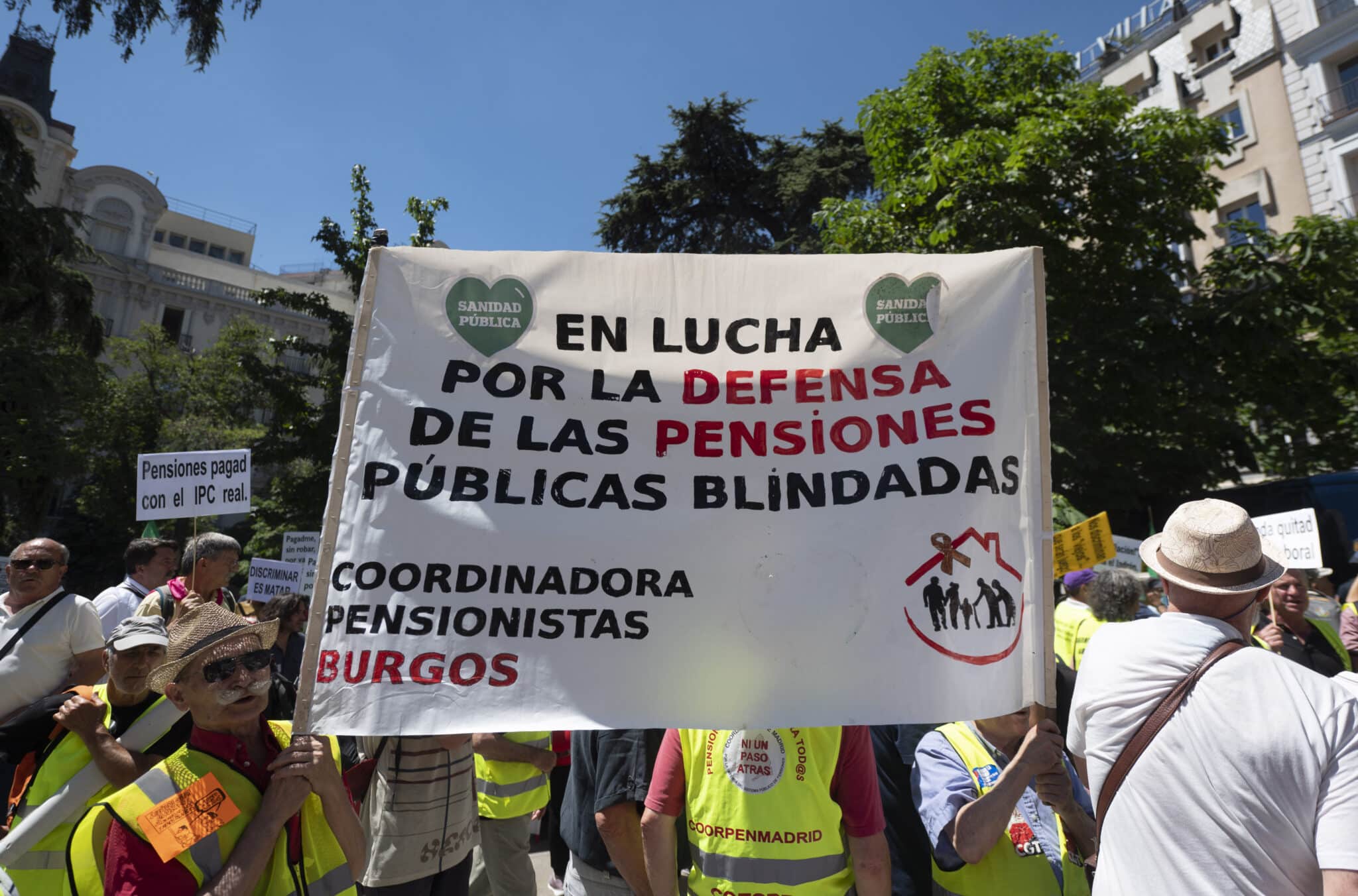 Manifestación de pensionistas ante el Congreso de los Diputados.