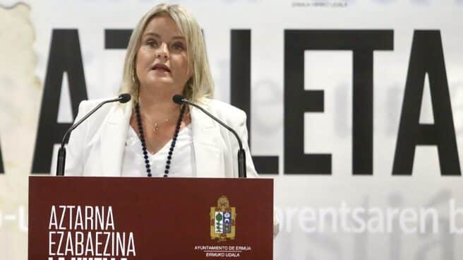 Mari Mar Blanco pide al alcalde de Ermua, a Sánchez y a Urkullu intervenir en el homenaje a su hermano La hermana de Miguel Ángel Blanco, asesinado por ETA, María del Mar Blanco, interviene en la inauguración de la exposición ‘El terror a portada.'