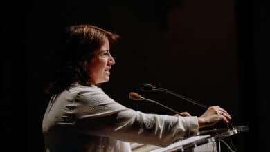 Adriana Lastra dimite como "número 2" del PSOE tras la debacle de las elecciones andaluzas