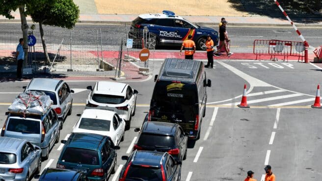 Colas de coches en Ceuta para pasar por la frontera de Ceuta a Marruecos a finales de junio.