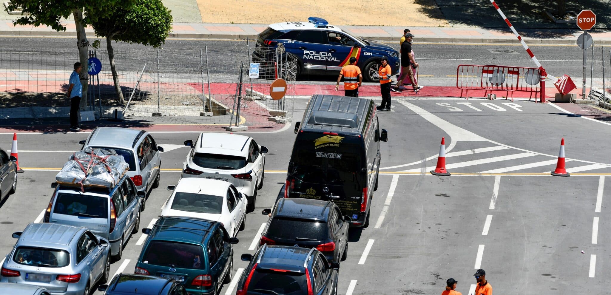 Colas de coches en Ceuta para pasar por la frontera de Ceuta a Marruecos a finales de junio.