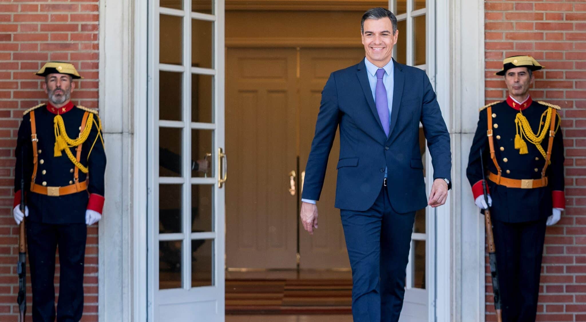 El presidente del Gobierno, Pedro Sánchez, en La Moncloa esperando a un mandatario.