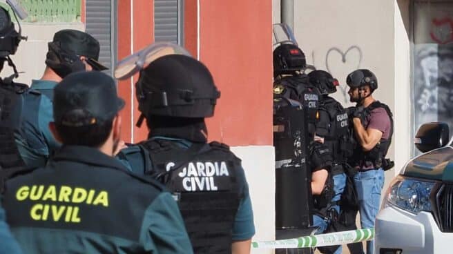 Agentes de la Guardia Civil en Santovenia (Valladolid).