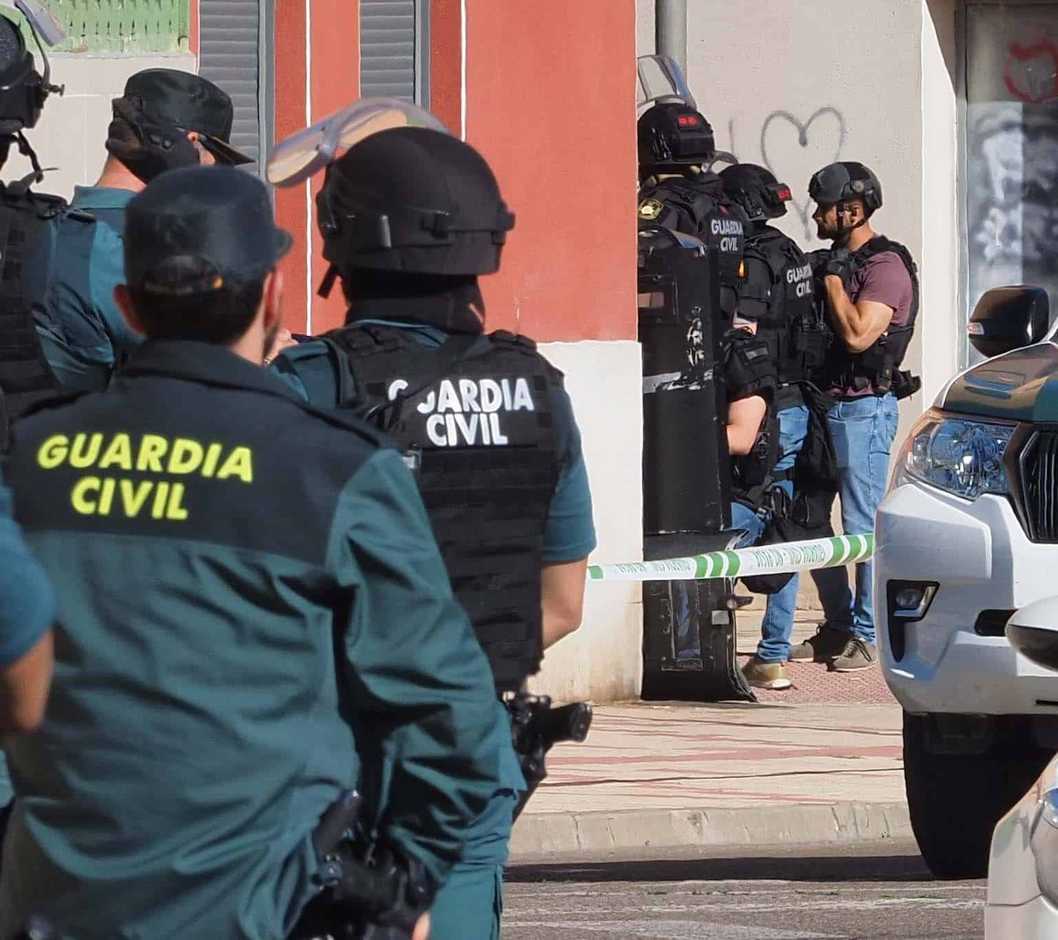 Agentes de la Guardia Civil en Santovenia (Valladolid).