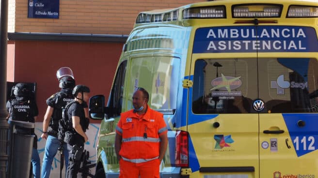 Agentes y sanitarios en Santovenia (Valladolid).