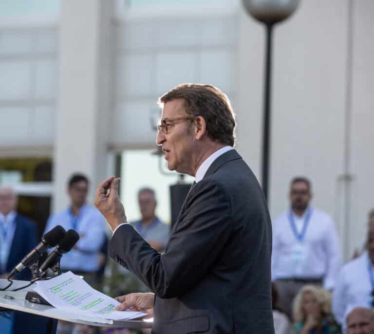 El 'efecto Feijóo' mueve al PP al centro y ya roba 650.000 votos a PSOE y Podemos