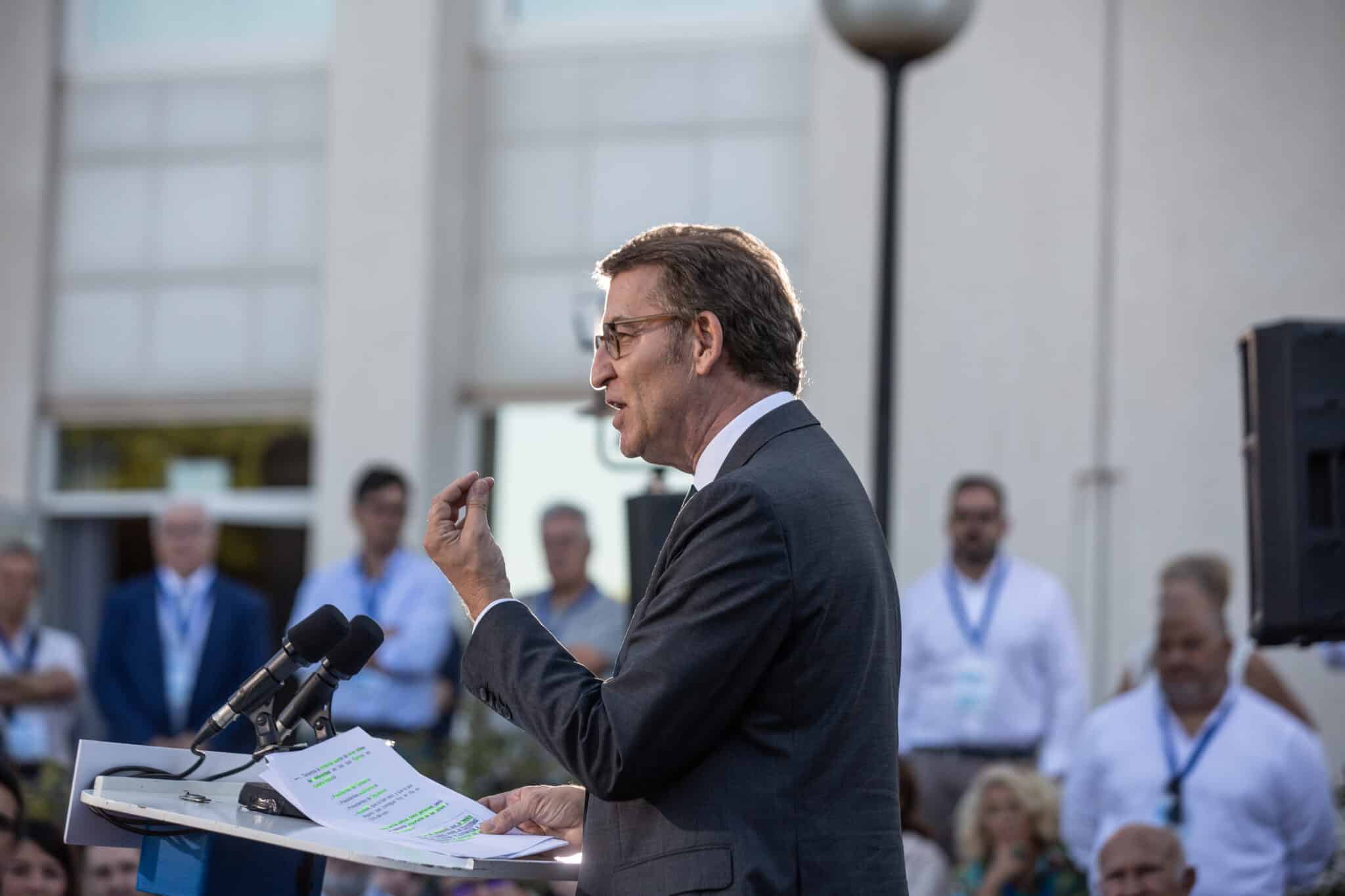 El presidente del PP, Alberto Núñez Feijóo, interviene durante la escuela de verano del PP de Cerdanyola del Vallès, a 1 de julio de 2022, en Cerdanyola del Vallès, Barcelona.