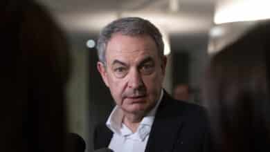 Zapatero coincide con Sánchez en los "poderes visibles e invisibles" que atacan al Gobierno