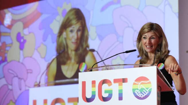 La polémica chapa de Yolanda Díaz en un acto de UGT: "Existo, luego te jodes" La vicepresidenta segunda y ministra de Trabajo y Economía Social, Yolanda Díaz, interviene en la inauguración del primer encuentro estatal LGTBI
