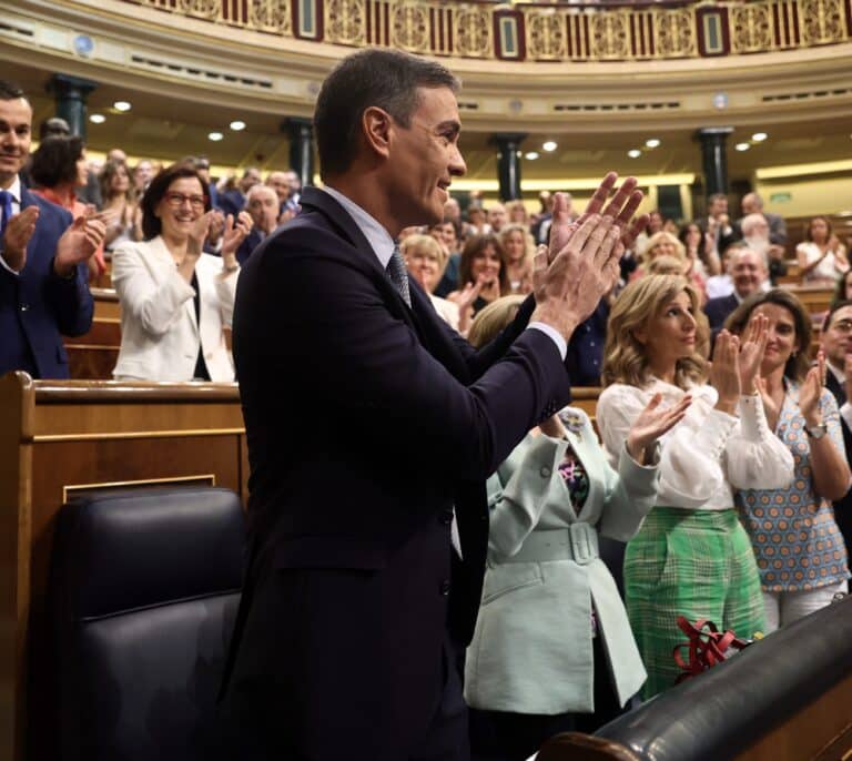 Sánchez se apropia de las políticas de Podemos, que espera concreciones