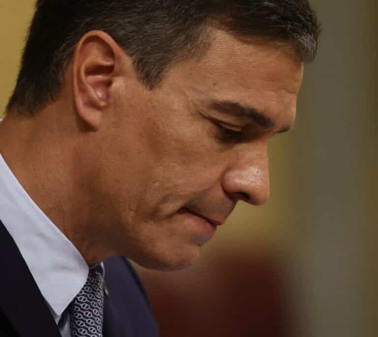 Sánchez ajusta las cuentas a los "poderes oscuros"