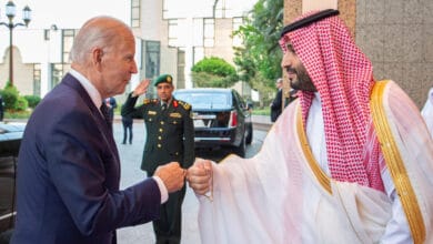 De declararle "paria" a cortejarle: Biden rehabilita al príncipe heredero saudí en busca de más petróleo