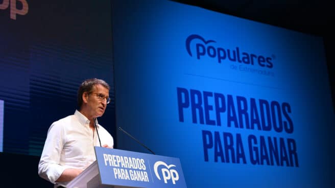 El presidente del Partido Popular, Alberto Núñez Feijóo, interviene en el XIII Congreso Regional del Partido Popular (PP) Extremadura, este sábado.