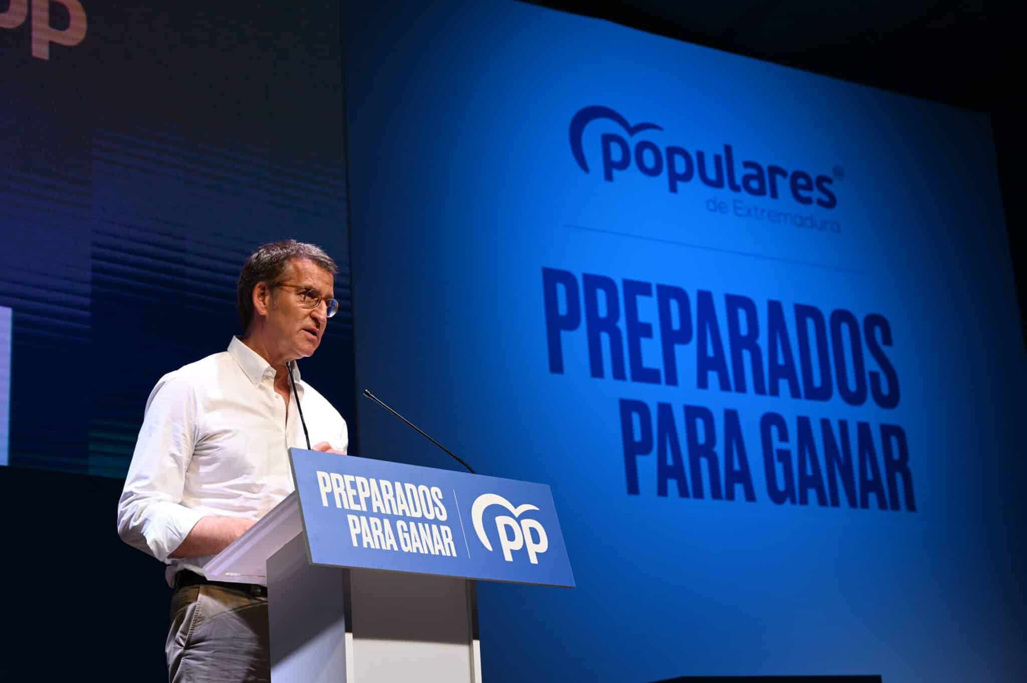El presidente del Partido Popular, Alberto Núñez Feijóo, interviene en el XIII Congreso Regional del Partido Popular (PP) Extremadura, este sábado.
