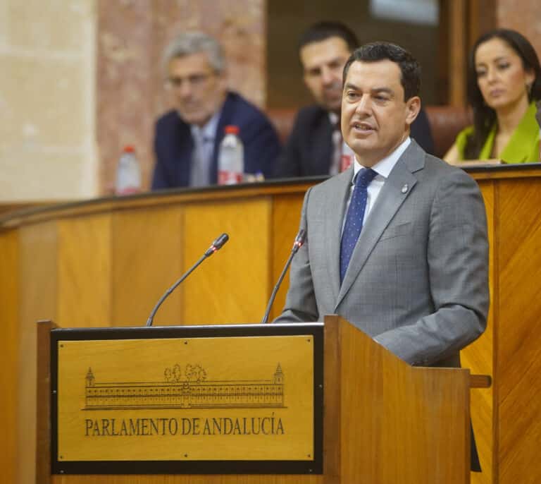 Juanma Moreno renueva hoy su mandato y pide a PSOE y Vox un apoyo "transversal" de investidura