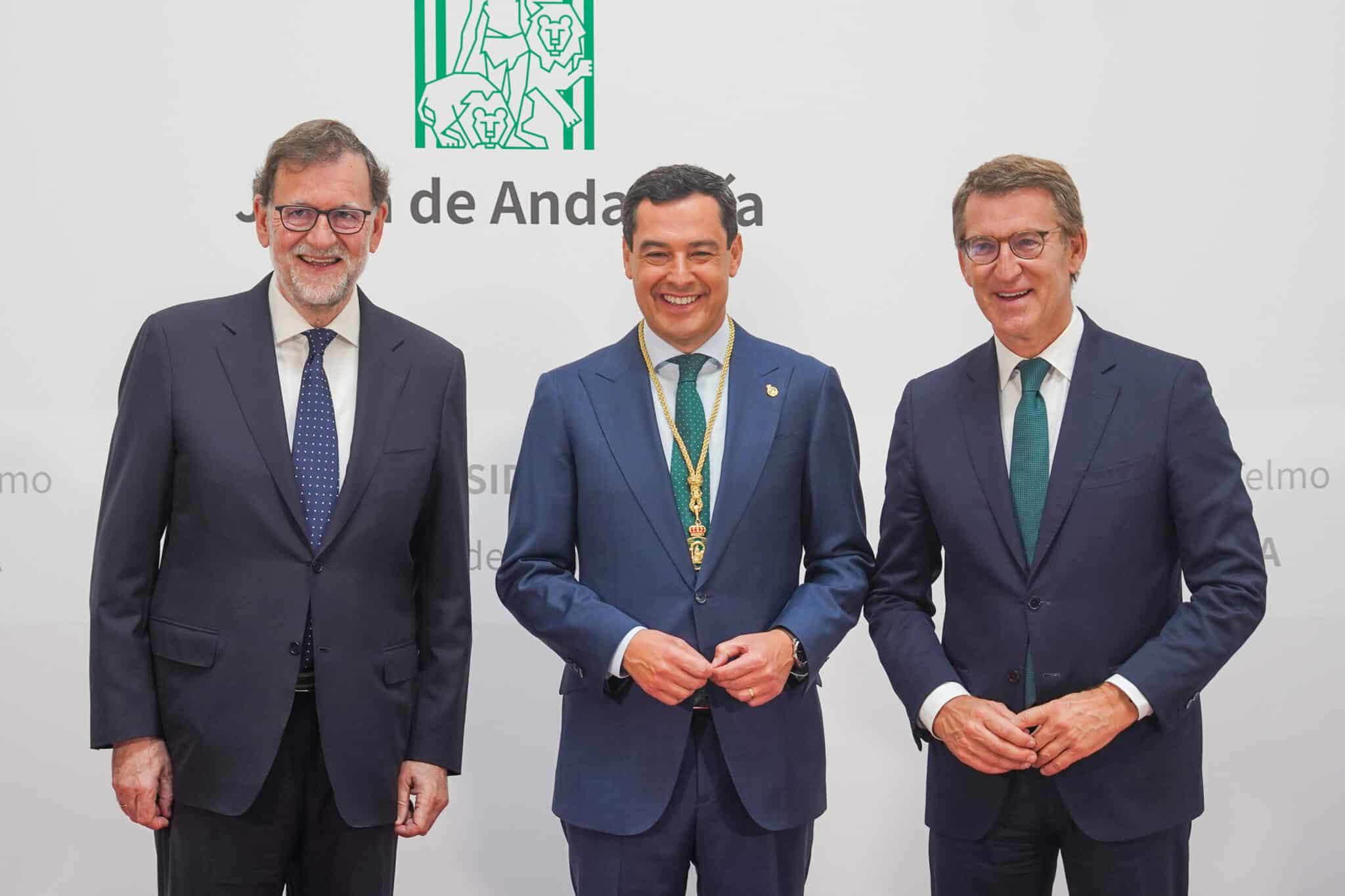 Rajoy y Feijóo acompañan a Moreno en su toma posesión como presidente de la Junta de Andalucía.